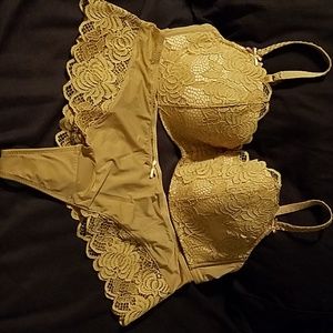 Balconette bra with matching panty